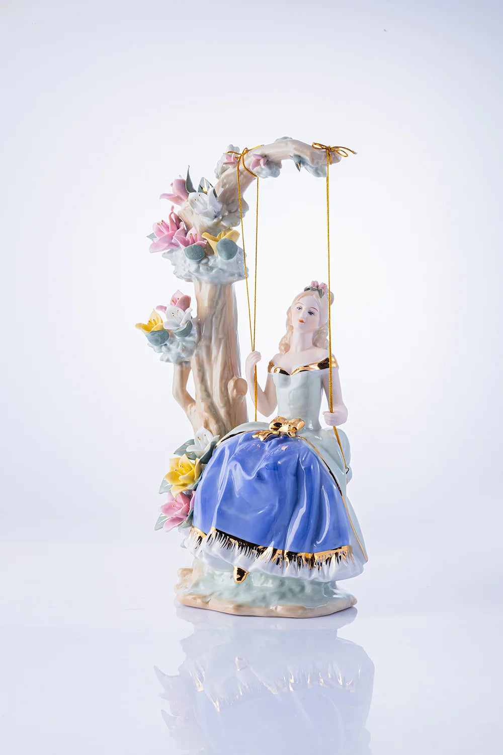 Home Studio | Antique-Inspired Porcelain Beauty – Victorian Lady Statue | Elegant Vintage Decor (35 cm)