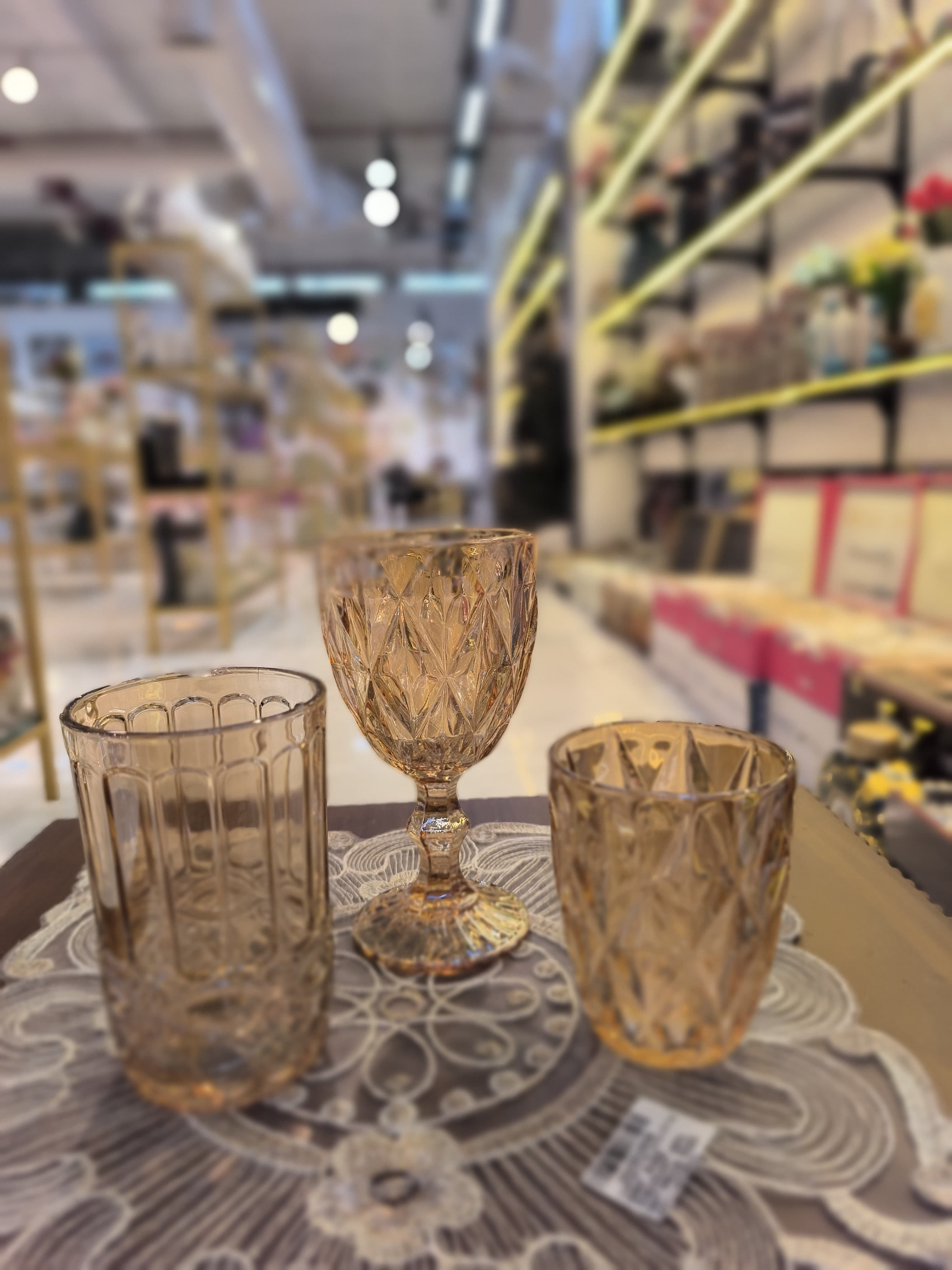 Golden Diamond Drinking Glasses – Set of 6 Vintage Embossed Tumblers for Water, Cocktails, and Beverages Home Studio